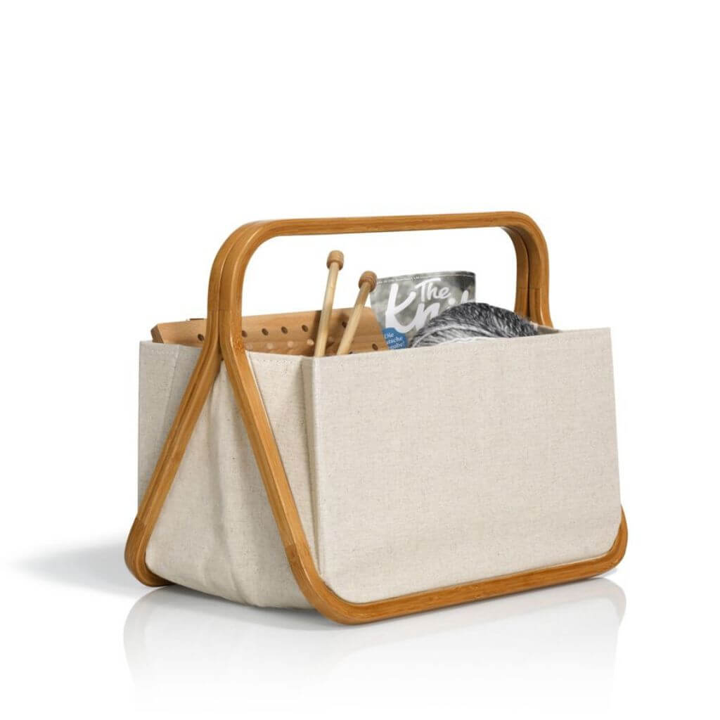 Der Prym Fold & Store Basket für Handarbeitszubehör vor weißem Hintergrund.