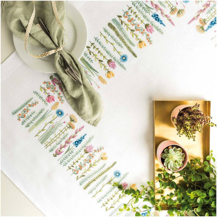 Rico Design Rico Design Stickpackung Decke Kräuterwiese 90 x 90 cm Lieblingsgarn