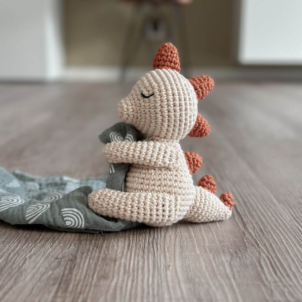 AO Design Pattern Schmuse Dino Häkelanleitung - AO Design (PDF) Lieblingsgarn