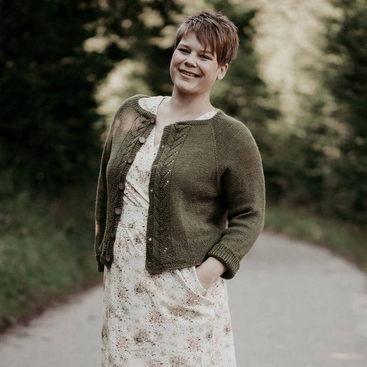 Appelbanne Design Strickjacke Ole Kofte for Ladys Shorty Strickanleitung - Appelbanne Deisgn (PDF) Lieblingsgarn