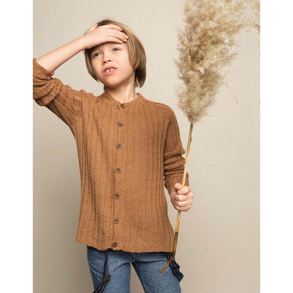 Kinder Raglanjacke mit Rippenmuster Strickanleitung - Sandnes Garn / Olaug Beate Bjelland (PDF) bei Lieblingsgarn