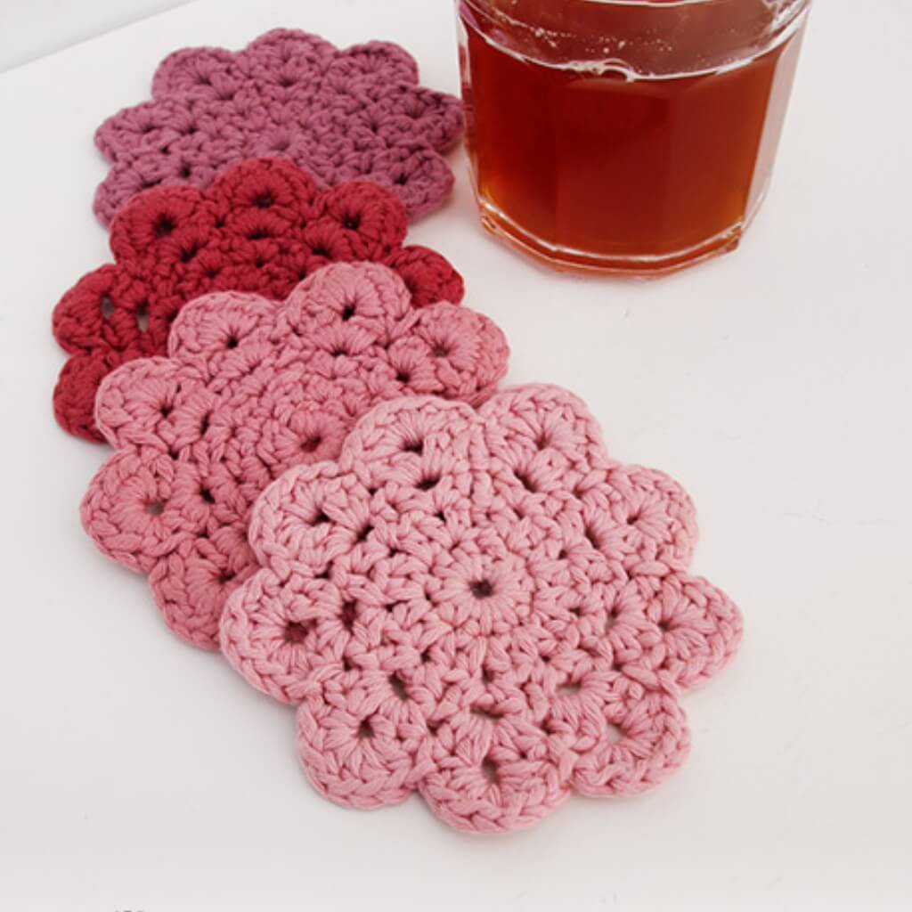 Drops Design Pattern Blushing Coaster Blumenuntersetzer Häkelkit - Drops (PDF) Lieblingsgarn