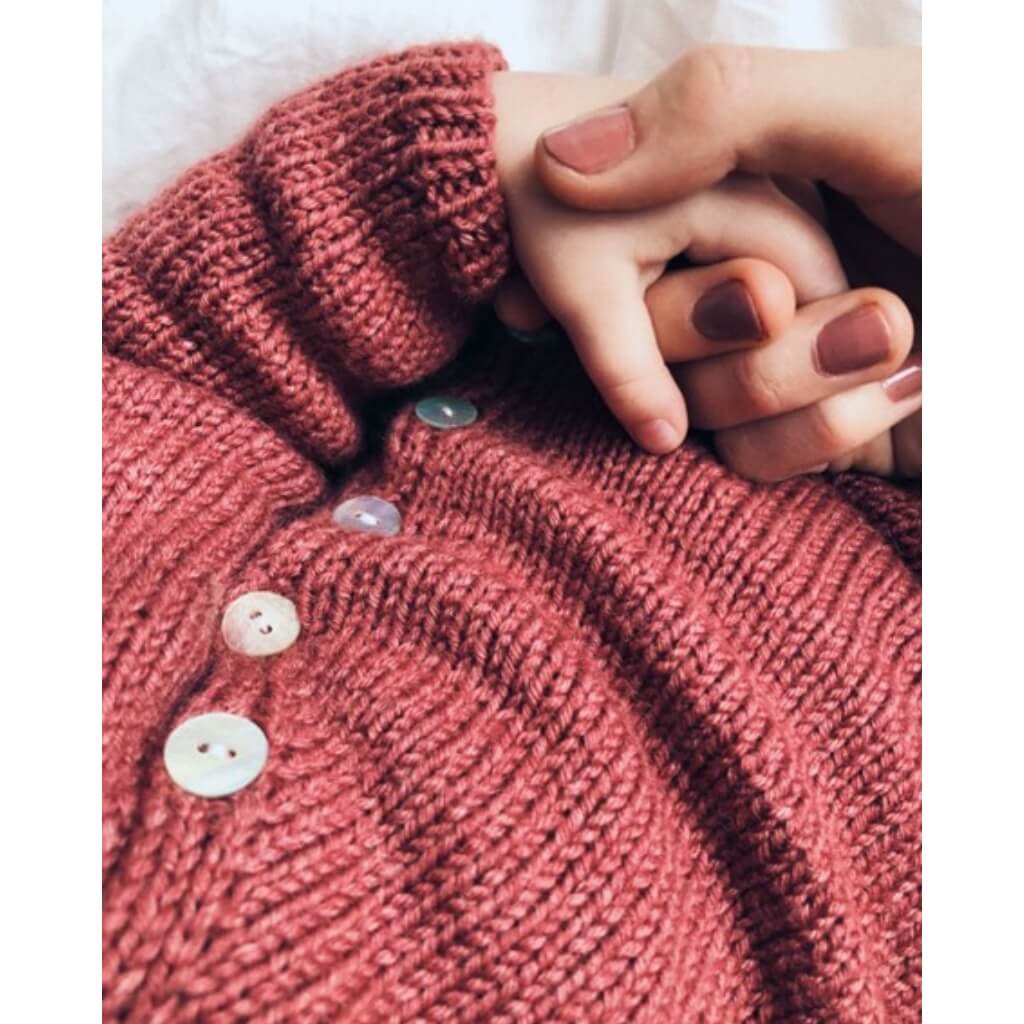 PetiteKnit Pattern Erstlingsset Ellens Abholset Strickanleitung - PetiteKnit (Heft) Lieblingsgarn