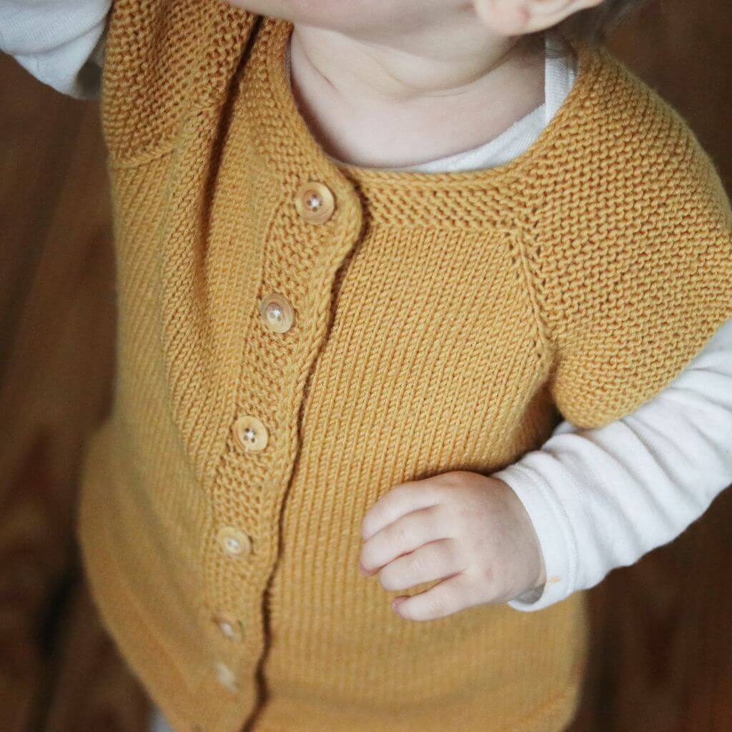 Frau Riedel strickt Garda Vest Mini Strickanleitung - Frau Riedel strickt (PDF) Lieblingsgarn
