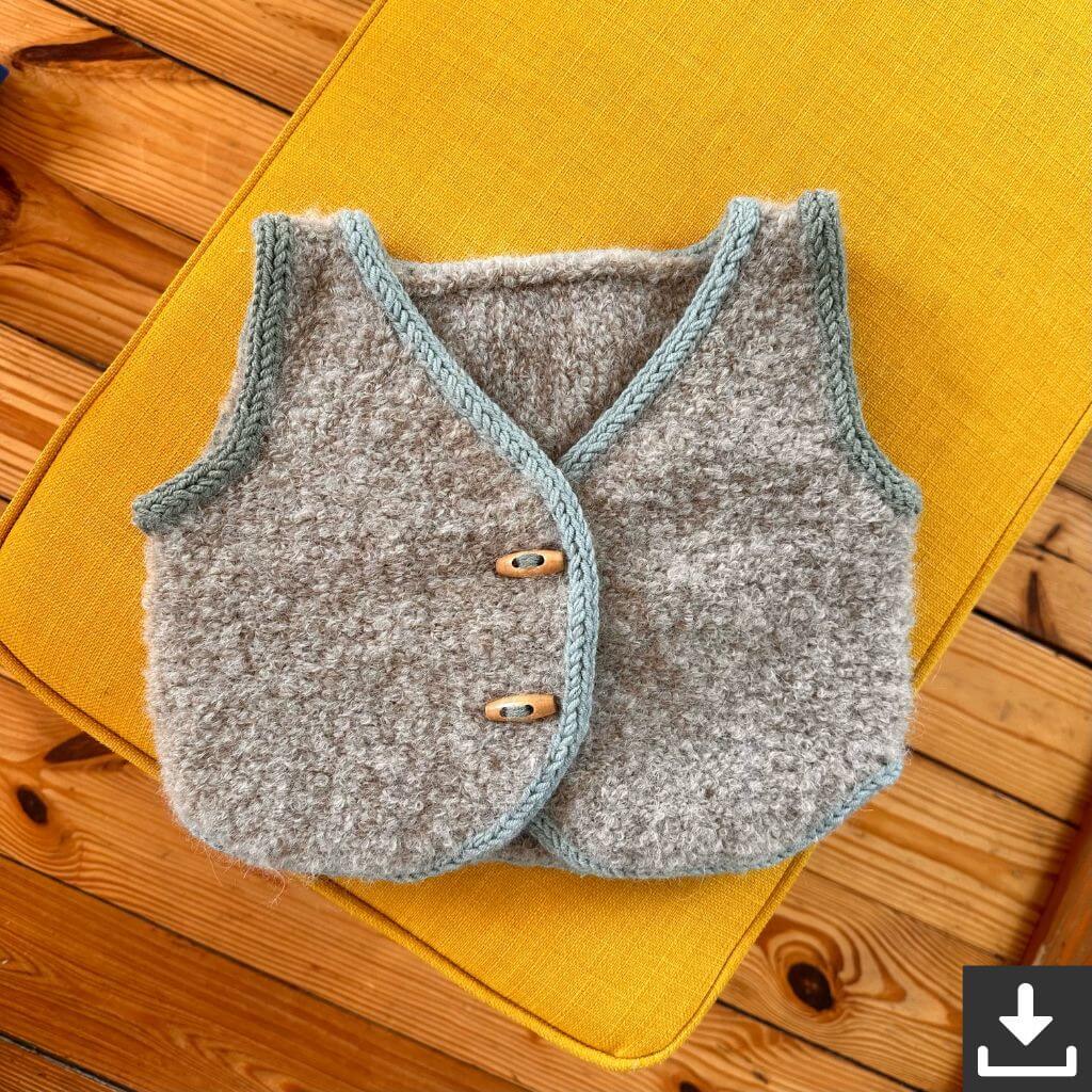 Weste Toni Mini von Frau Riedel strickt Jetzt auf lieblingsgarn.de!