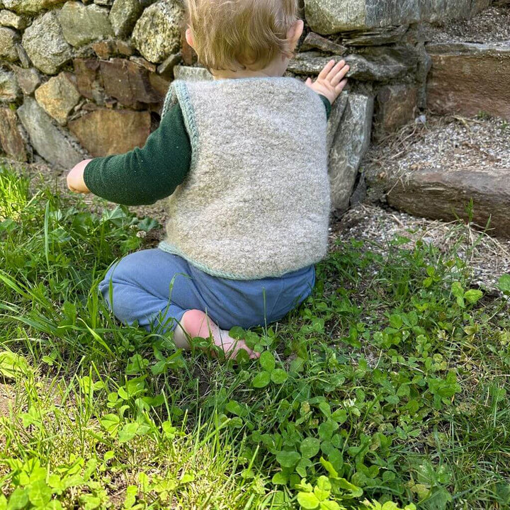 Frau Riedel strickt Weste Toni Mini Strickanleitung - Frau Riedel strickt (PDF) Lieblingsgarn
