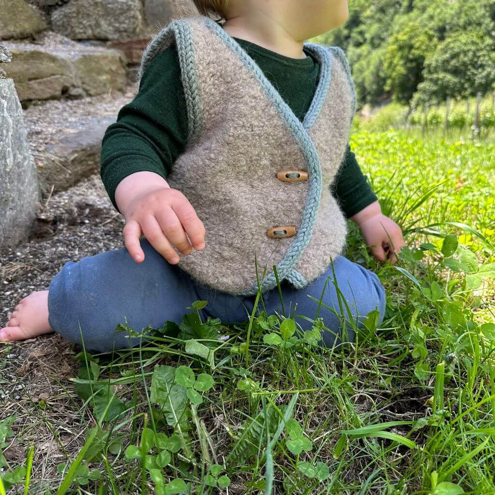 Frau Riedel strickt Weste Toni Mini Strickanleitung - Frau Riedel strickt (PDF) Lieblingsgarn