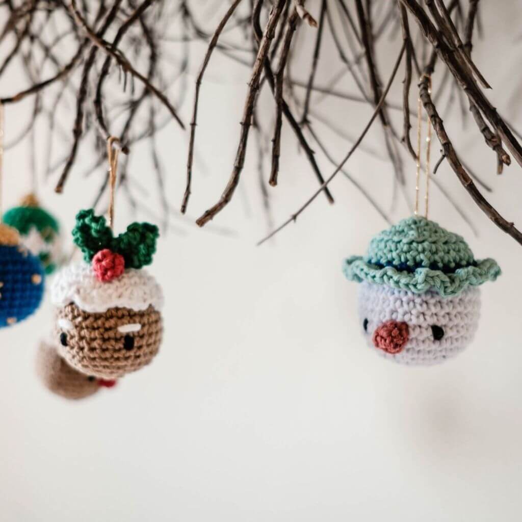 Hoooked Hoooked DIY Häkelset Weihnachtskugeln Wonderland Lieblingsgarn