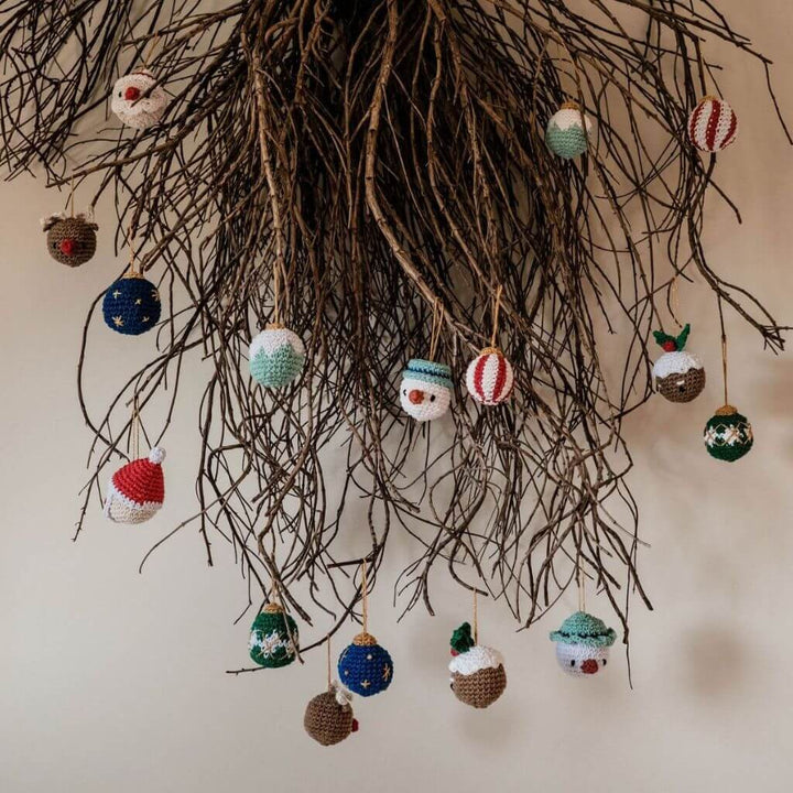 Hoooked Hoooked DIY Häkelset Weihnachtskugeln Wonderland Lieblingsgarn