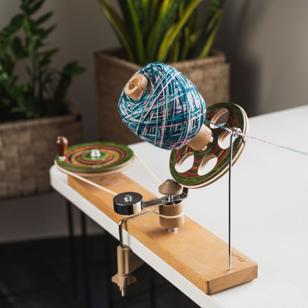 KnitPro KnitPro Signature Wollwickler mit Tischklemme Lieblingsgarn