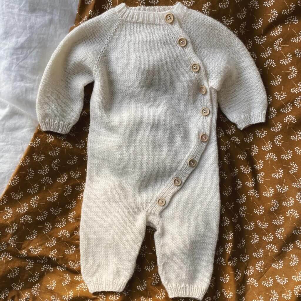 PetiteKnit Pattern Strampler Monday Suit Strickanleitung - PetiteKnit (Heft) Lieblingsgarn