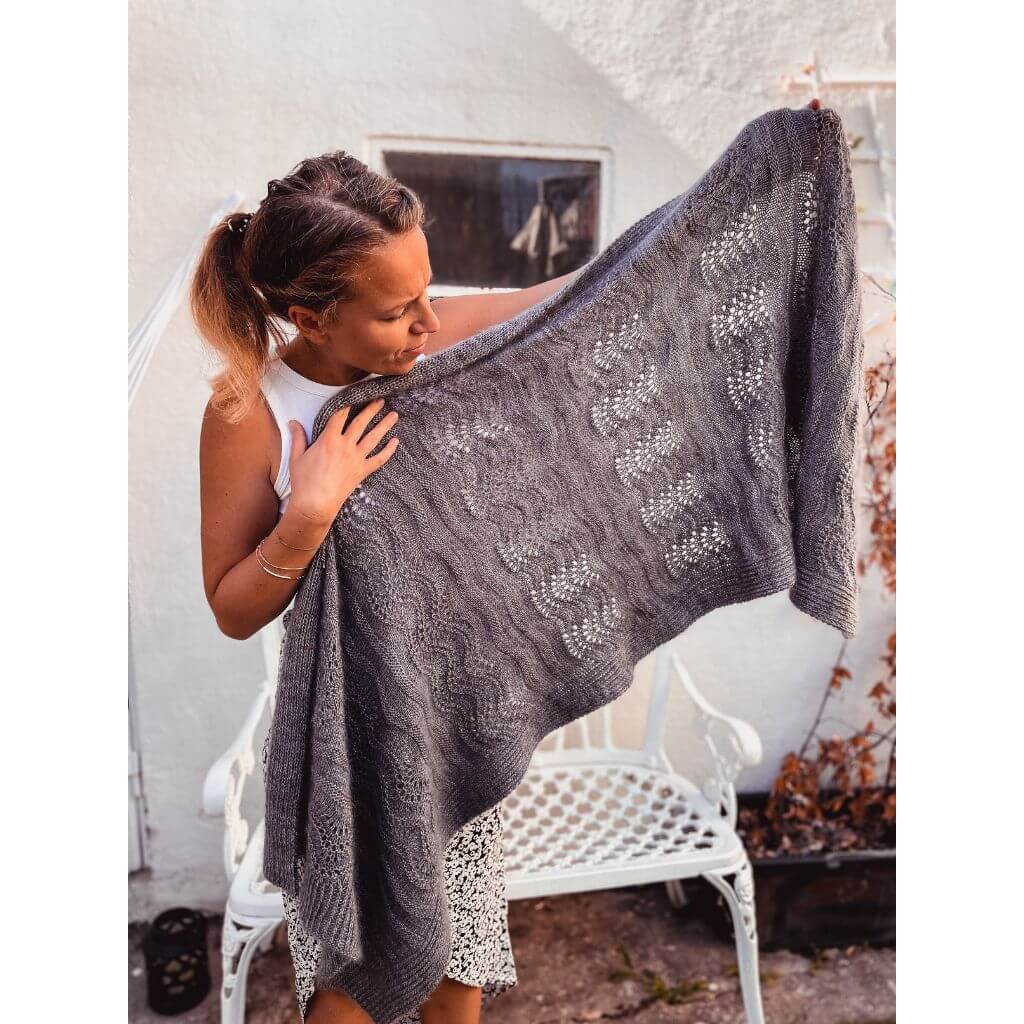 Katharina Lehmann Pattern Schal Not a Poncho Strickanleitung - Rina Lehmann (PDF) Lieblingsgarn