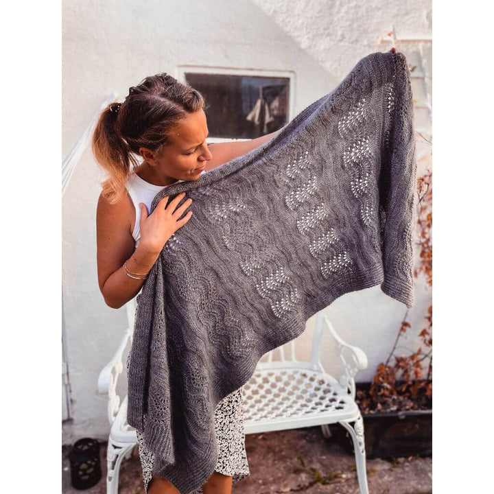 Katharina Lehmann Pattern Schal Not a Poncho Strickanleitung - Rina Lehmann (PDF) Lieblingsgarn