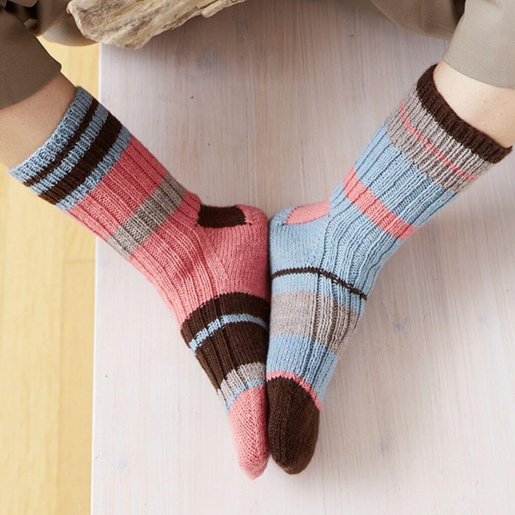 Schachenmayr Pattern Socken ODD SOCKS Strickanleitung - Regia (Heft) Lieblingsgarn
