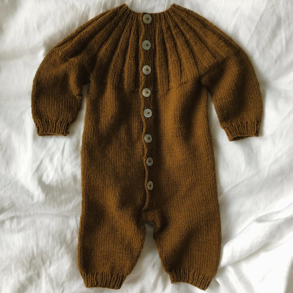 PetiteKnit Pattern Strampler Sunday Anzug Strickanleitung - PetiteKnit (Heft) Lieblingsgarn
