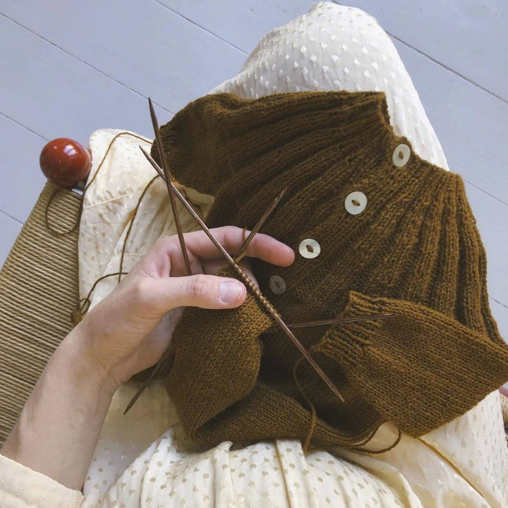 PetiteKnit Pattern Strampler Sunday Anzug Strickanleitung - PetiteKnit (Heft) Lieblingsgarn