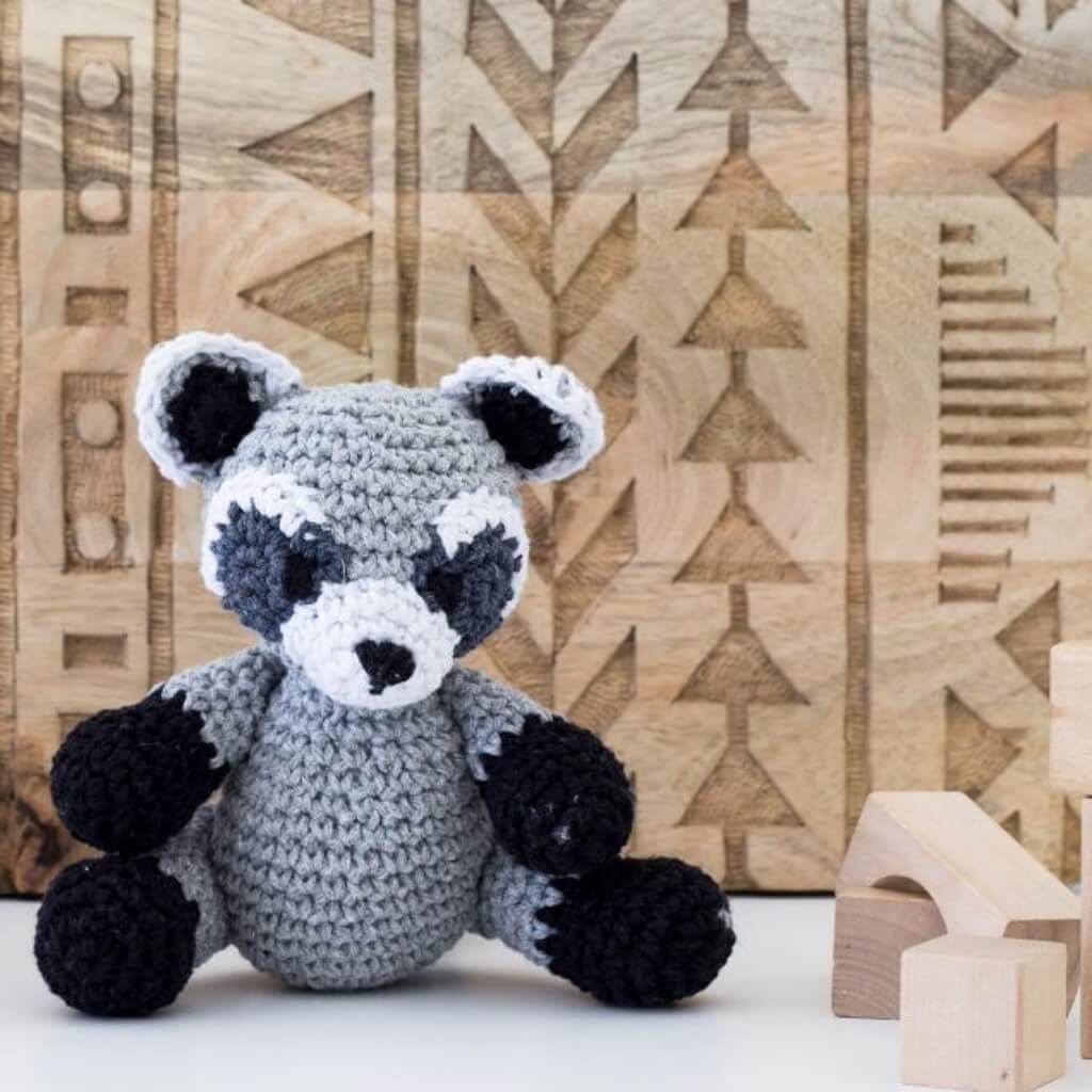 Hoooked Amigurumi Raccoon Ricky Häkelset - Hoooked Lieblingsgarn
