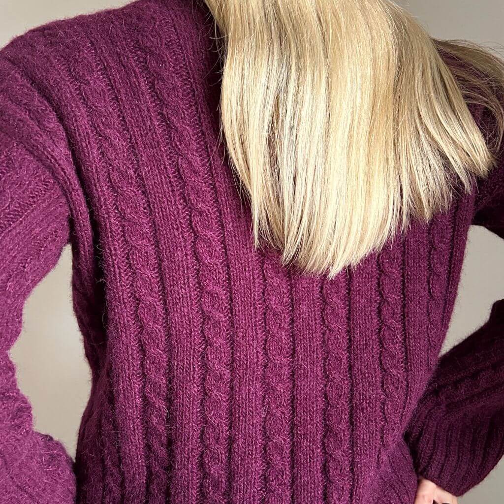 Rita Koch Burgundy Sweater Pullover mit Zopfmuster Strickanleitung - Rita Koch (PDF) Lieblingsgarn