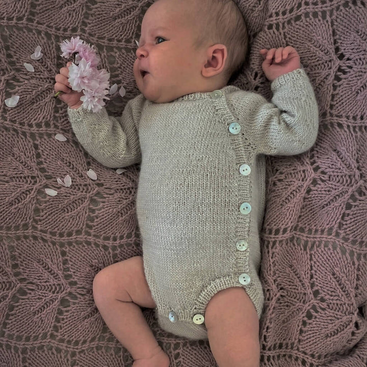 Yndestrikk Pattern Baby Knöpfebody Strickanleitung - Yndestrikk (PDF) Lieblingsgarn