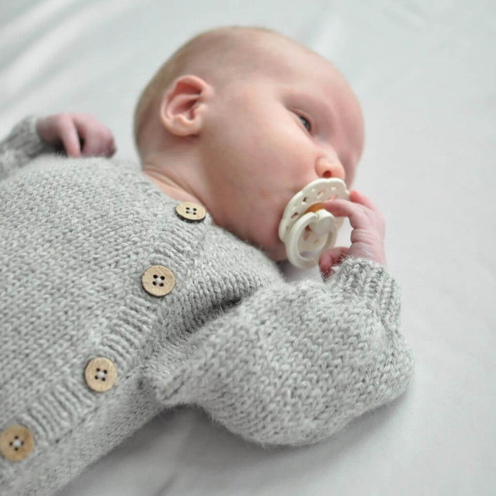 Yndestrikk Pattern Langer Babystrampler Strickanleitung - Yndestrikk (PDF) Lieblingsgarn
